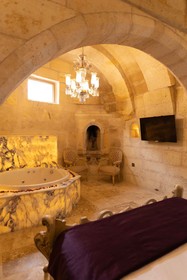 Solo Cave Suites