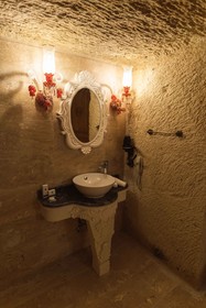 Solo Cave Suites