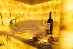 Solo Cave Suites