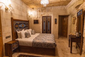 Solo Cave Suites