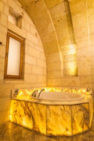 Solo Cave Suites