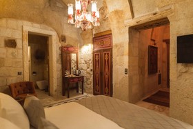 Solo Cave Suites