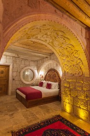 Solo Cave Suites