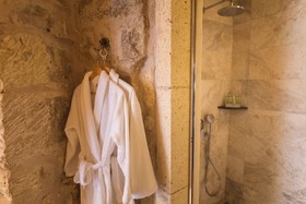 Solo Cave Suites