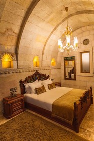 Solo Cave Suites