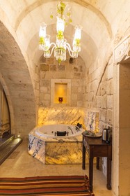 Solo Cave Suites