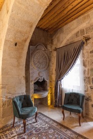 Solo Cave Suites