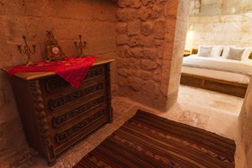 Solo Cave Suites