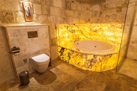 Solo Cave Suites