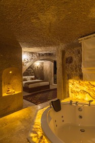 Solo Cave Suites