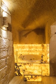 Solo Cave Suites