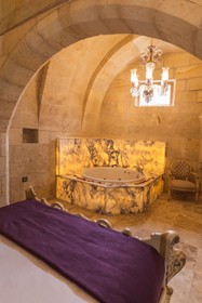 Solo Cave Suites