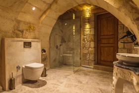 Solo Cave Suites