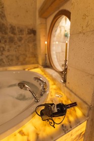 Solo Cave Suites
