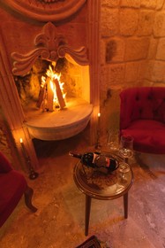 Solo Cave Suites