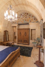 Solo Cave Suites