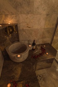 Solo Cave Suites