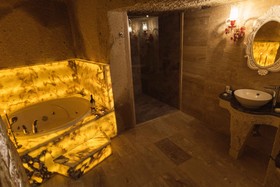 Solo Cave Suites