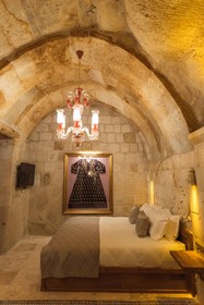 Solo Cave Suites