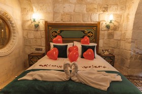 Solo Cave Suites