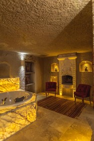 Solo Cave Suites