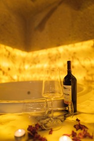 Solo Cave Suites