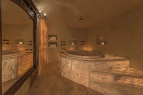Elika Cave Suites Hotel & SPA