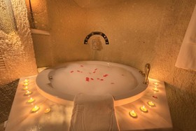 Elika Cave Suites Hotel & SPA