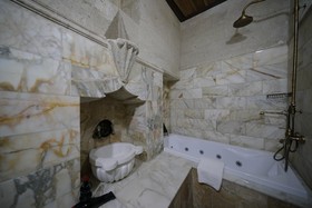 Serenus Cave Suites