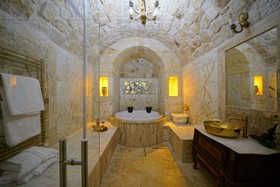 Serenus Cave Suites