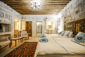Serenus Cave Suites