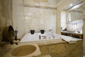 Serenus Cave Suites