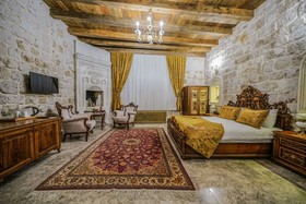 Serenus Cave Suites