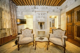Serenus Cave Suites