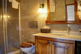 4ODA Cave House Boutique