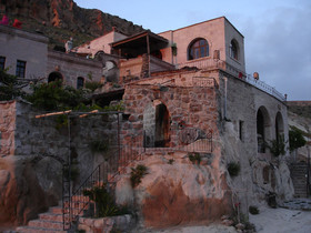 Akkoy Evleri Cave Hotel