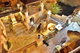 Antik Cave House