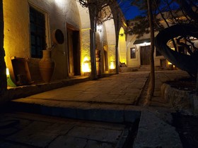 Armesos Cave Hotel