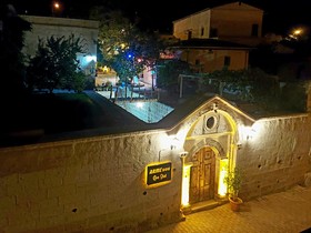 Armesos Cave Hotel
