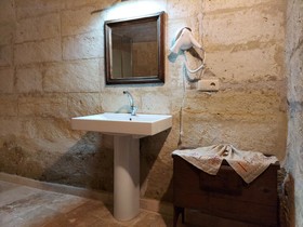 Armesos Cave Hotel