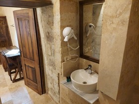Armesos Cave Hotel