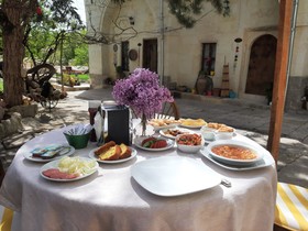 Armesos Cave Hotel