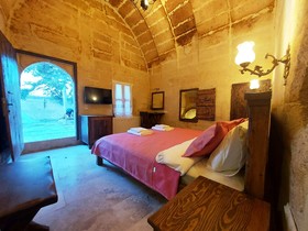 Armesos Cave Hotel