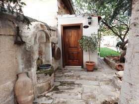 Armesos Cave Hotel