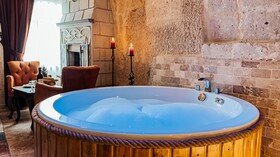Bayar Cave Suites