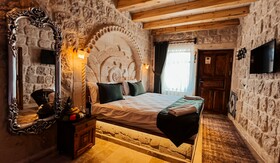 Bayar Cave Suites
