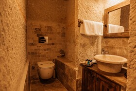 Bayar Cave Suites