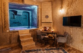 Bayar Cave Suites