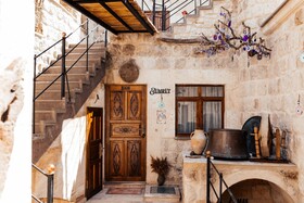 Bayar Cave Suites