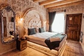 Bayar Cave Suites